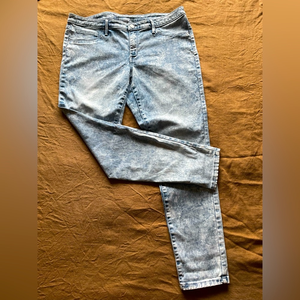 Light blue acid wash Mid-Rise Jean leggings | Size 18 | Messiuo Denim